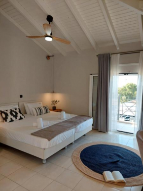 Nikkos Apartments